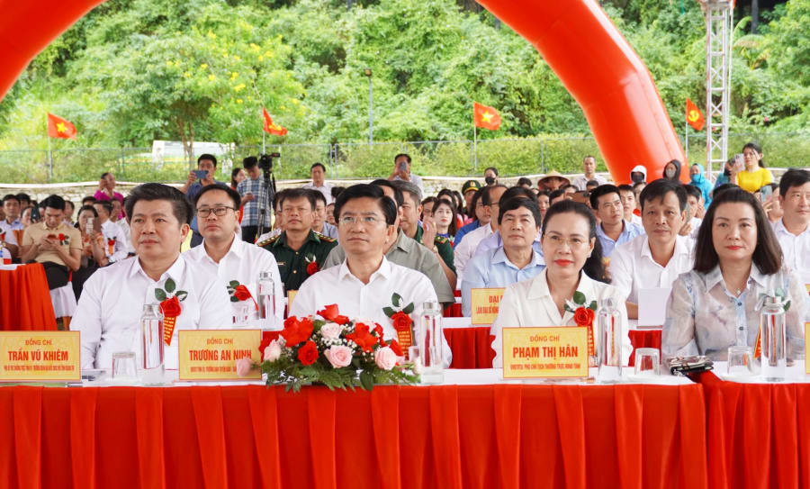 Các đại biểu dự lễ công bố - Ảnh: X.P