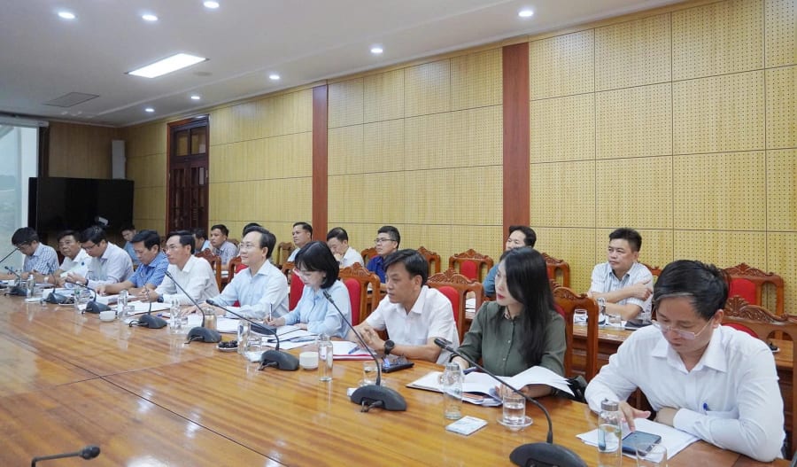 Các đại biểu dự buổi làm việc - Ảnh: H.N