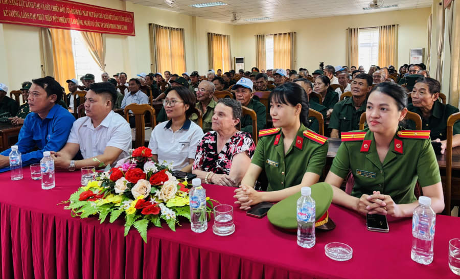 Các đại biểu dự chương trình - Ảnh: K.H