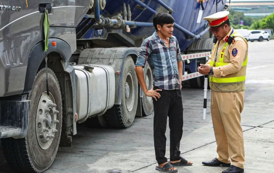 Các lực lượng chức năng tập trung xử lý nghiêm những hành vi trực tiếp đe dọa an toàn của người tham gia giao thông. (Ảnh: Cục Cảnh sát giao thông)