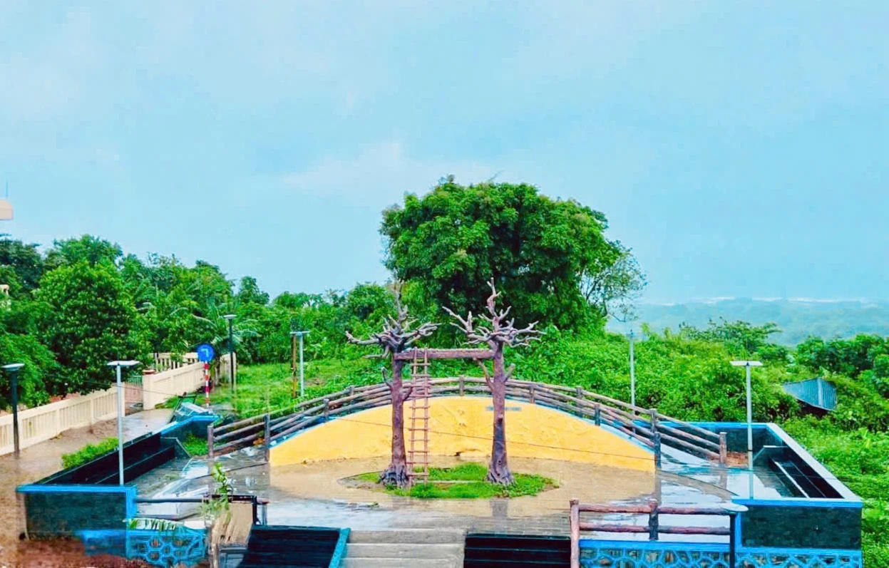 Đài quan sát Anh hùng Thái Văn A đã được phục dựng khang trang trên đảo Cồn Cỏ - Ảnh: C.T.V