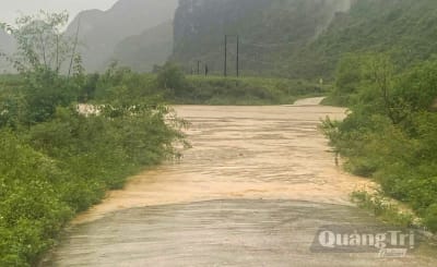 Nhiều tuyến đường giao thông, ngầm tràn bị chia cắt do mưa lớn