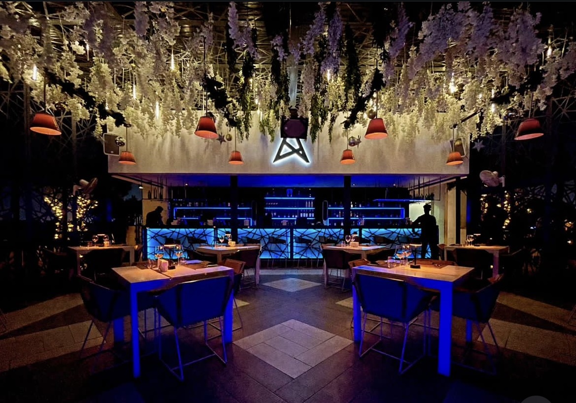 SKY BAR 25 & BAR