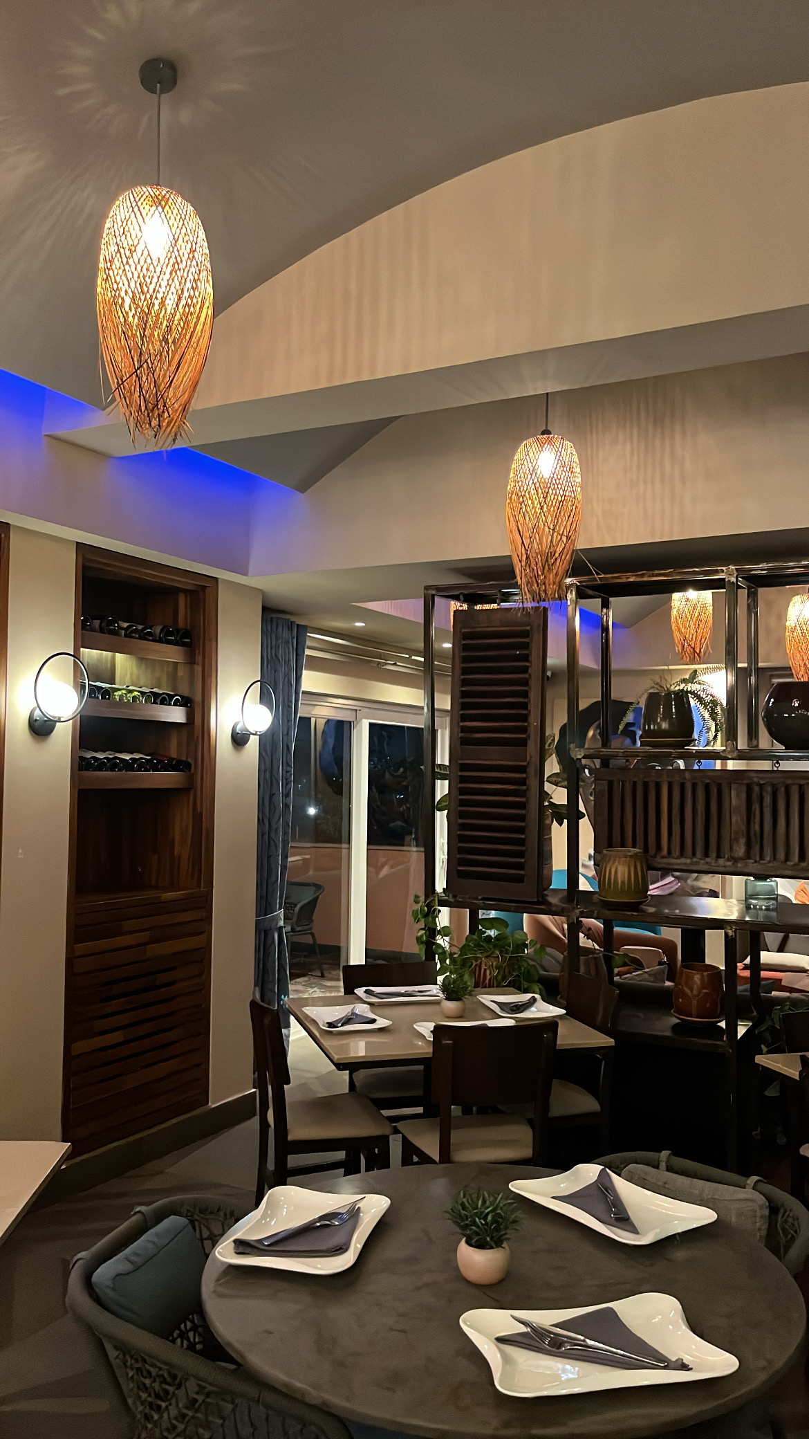 ESURO RESTAURANT 
