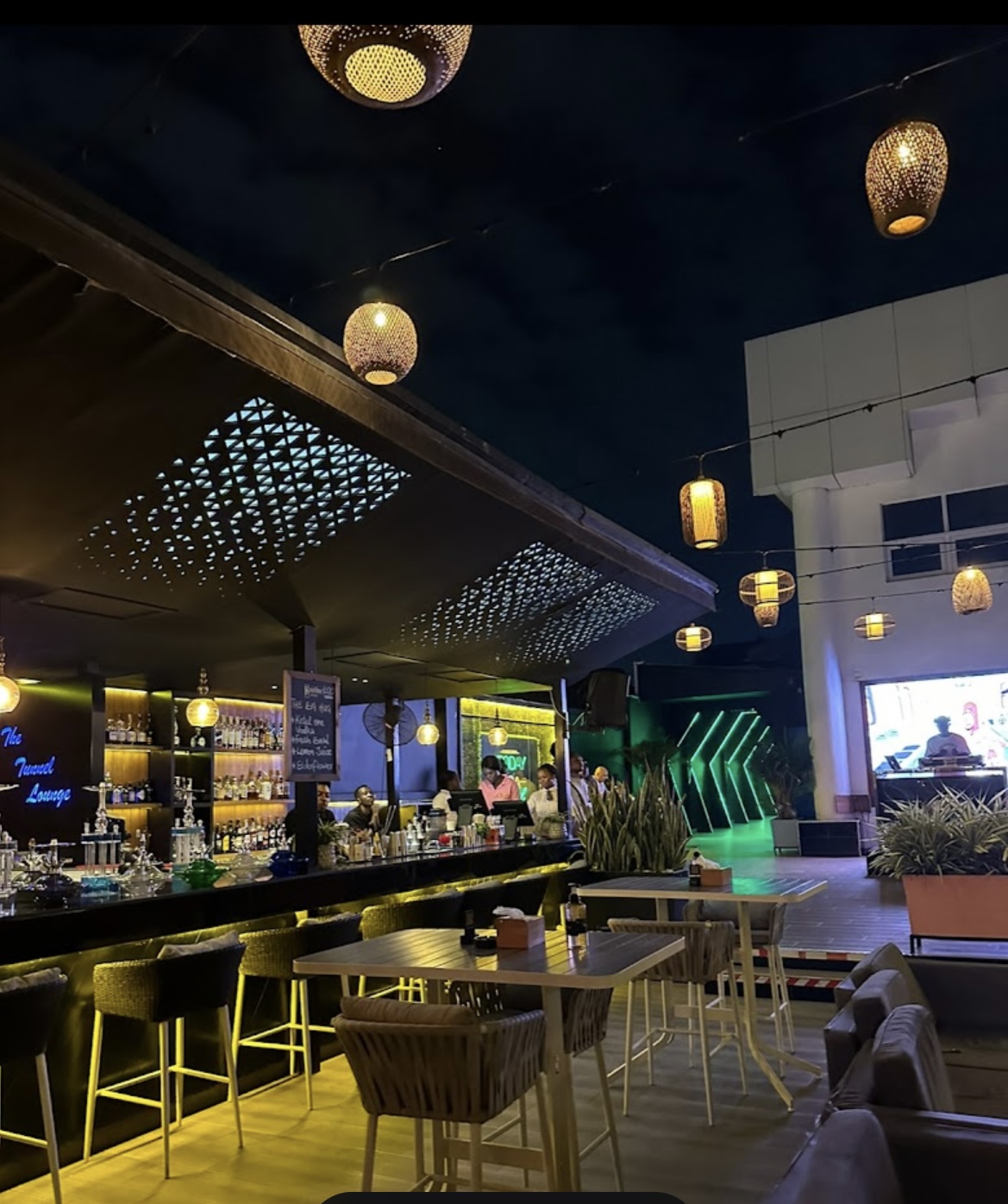 TUNNEL LOUNGE 