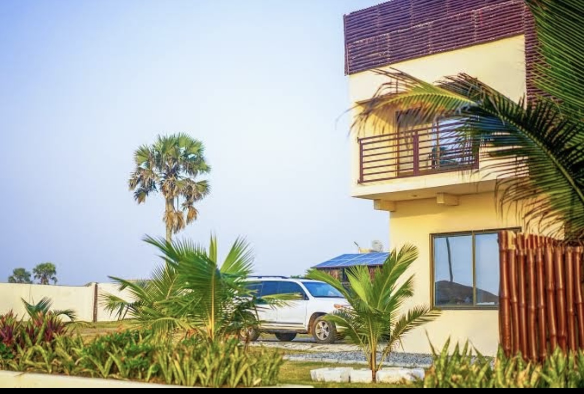 KUVUKI BEACH LODGE