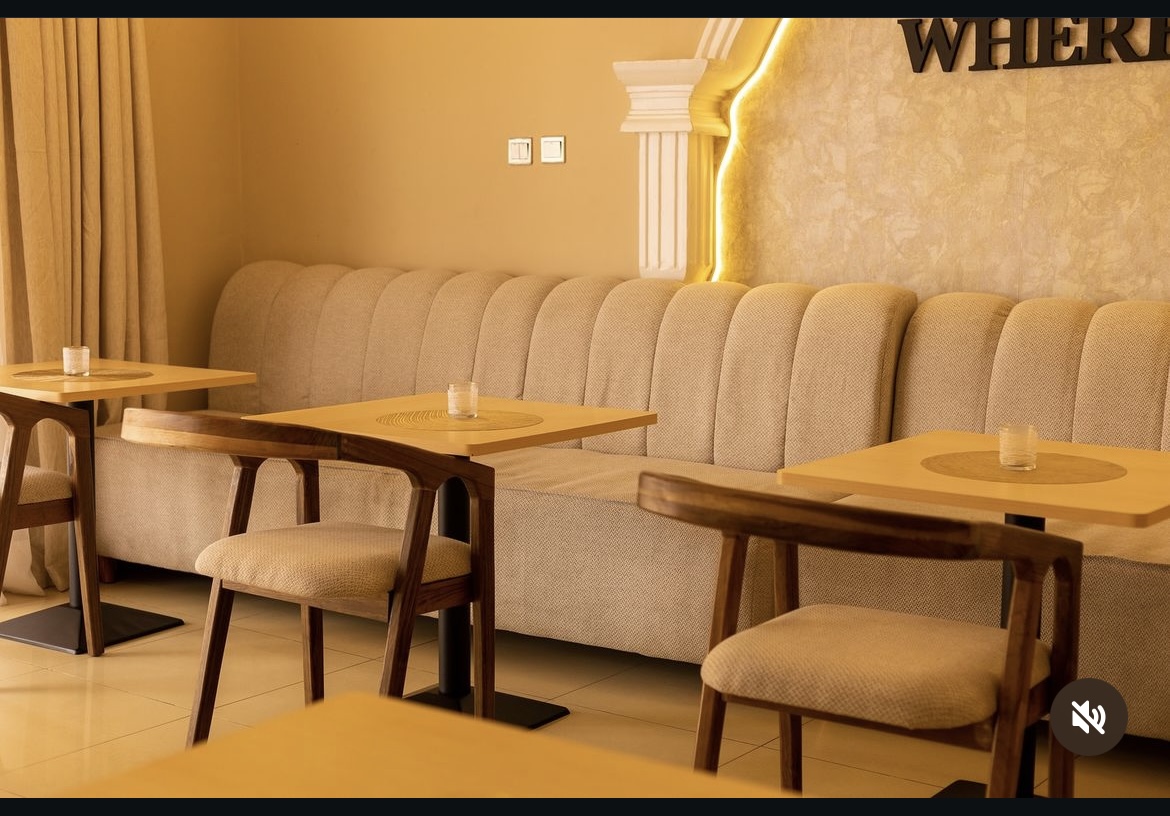 H LOUNGE 
