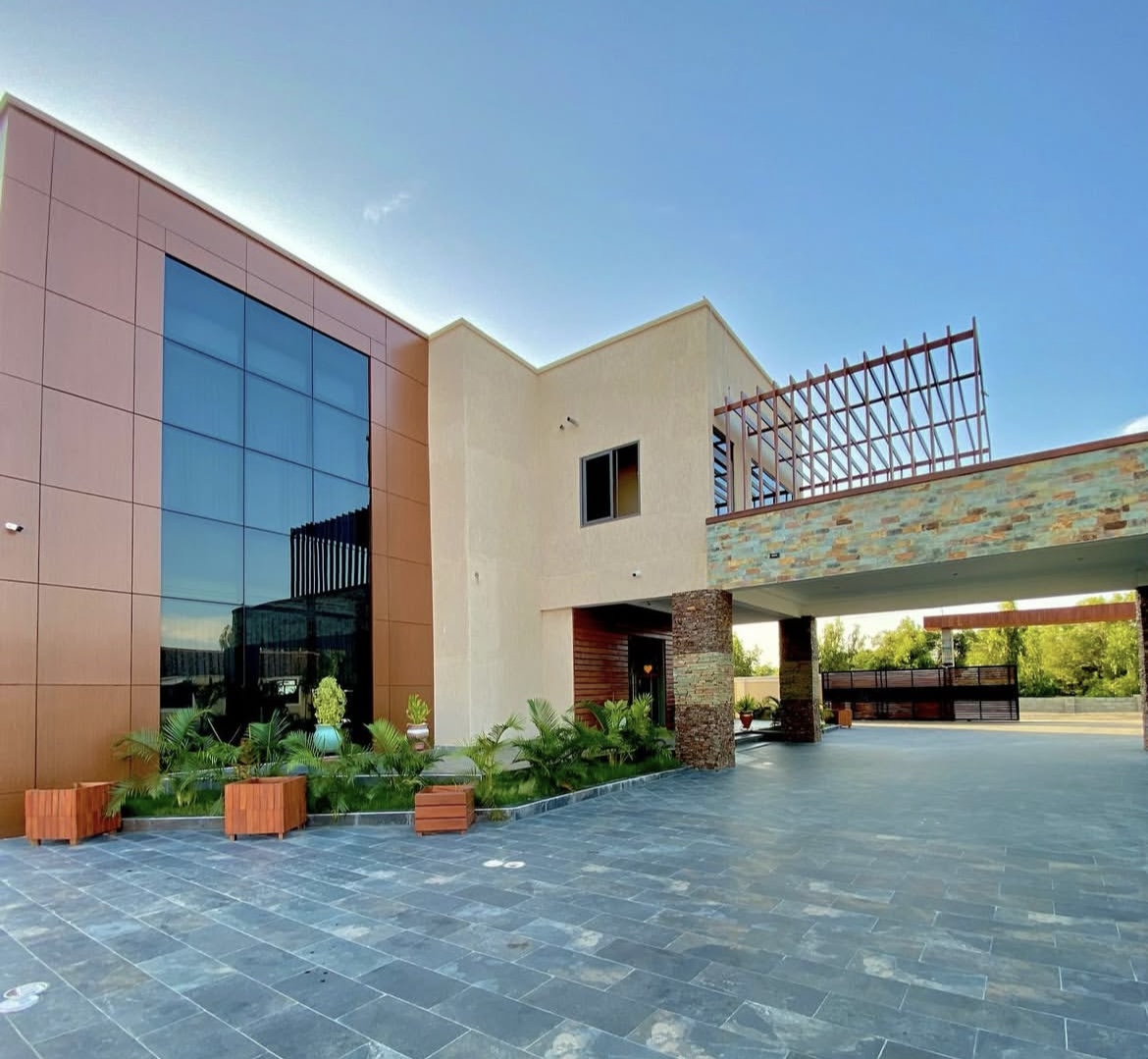 HEARTLAND HOTEL 