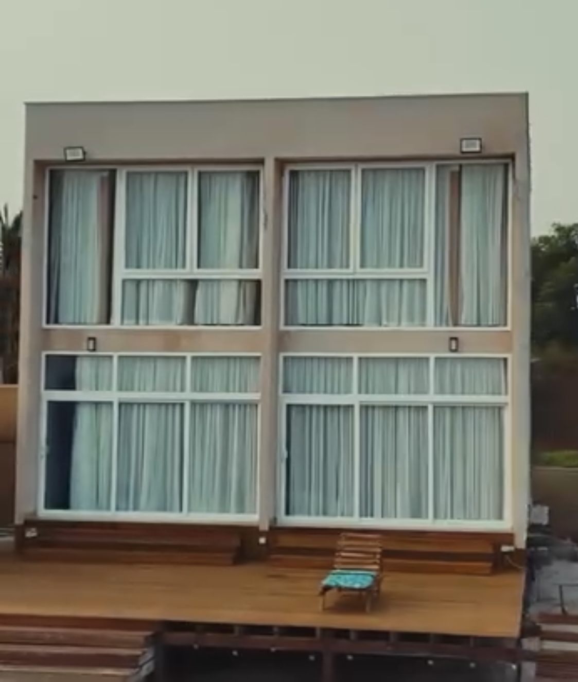 WHITE PANDA BEACH HOUSE