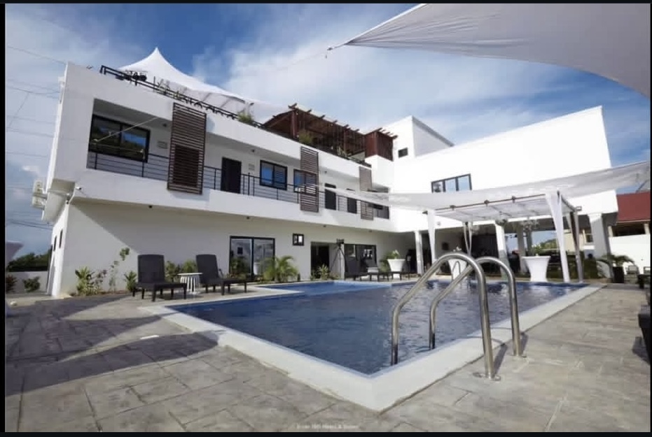 RIVER HILLS HOTEL & SUITES 