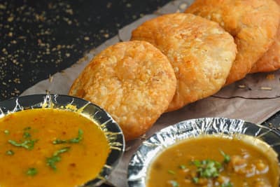 Kachori Sabzi