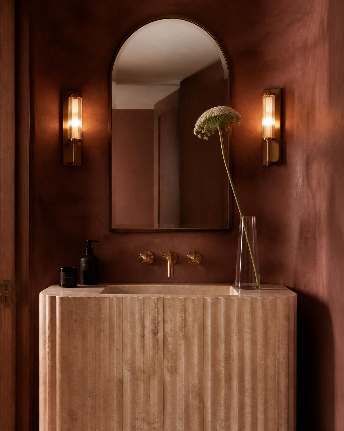 Powder room - Plaster · brass
