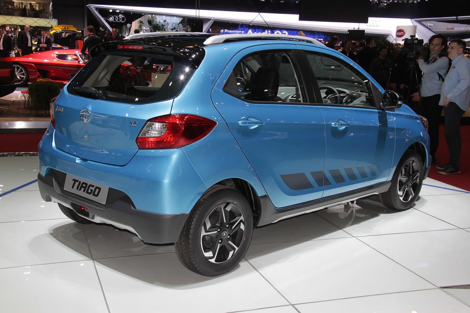 Tata Tiago photo 2