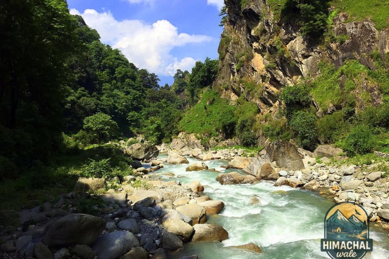 Tirthan River flowing through the valley