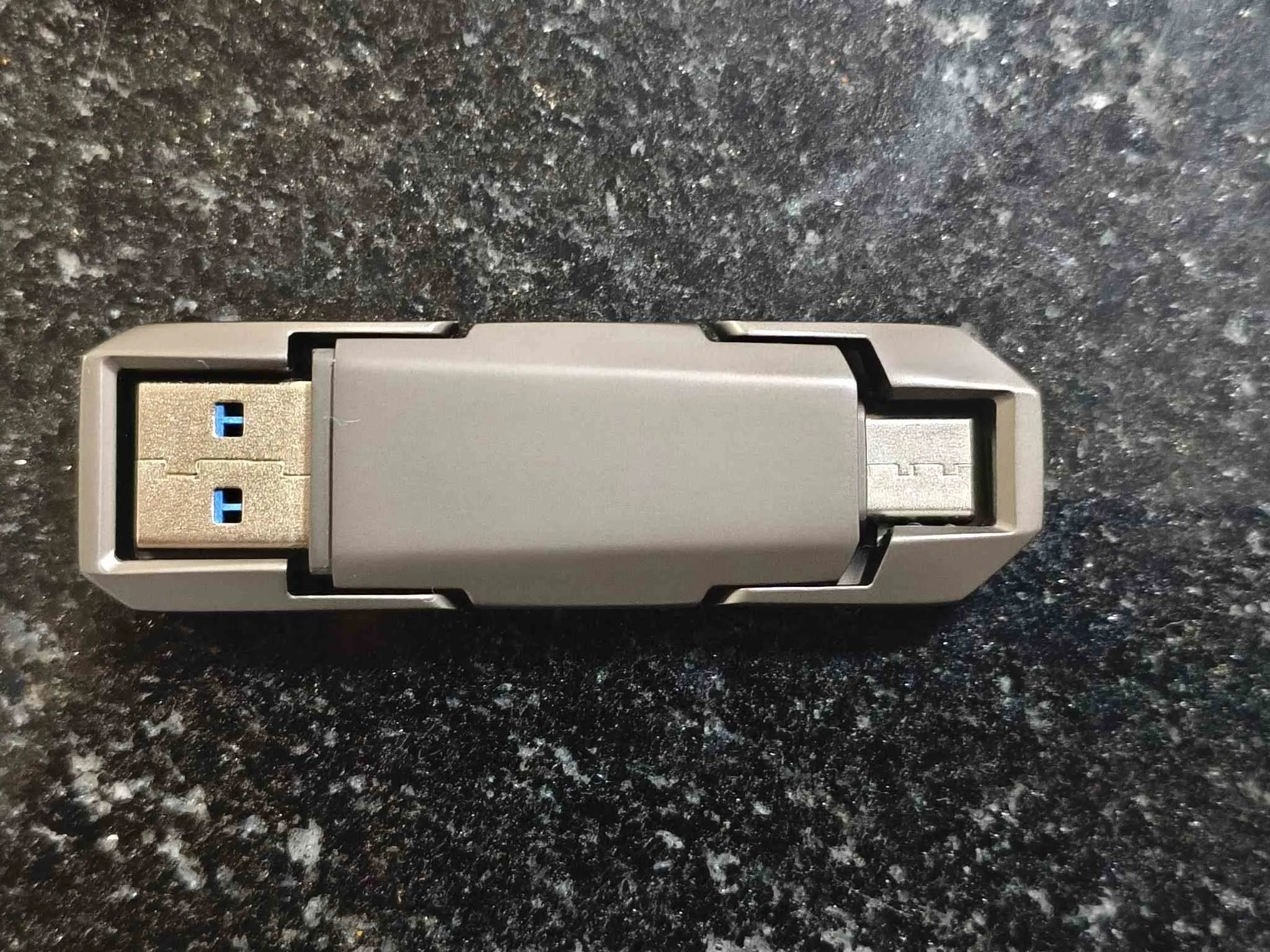 Kootion U54 Flash Drive Construction 2