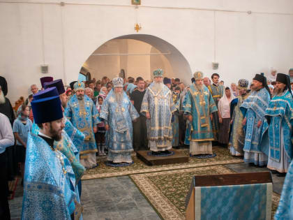 Епископ Шуйский и Тейковский Иоанн сослужил Божественную литургию митрополиту Владимирскому и Суздальскому Тихону в Троицком соборе г.Вязники