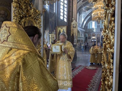 Божественная литургия в Воскресенском кафедральном соборе