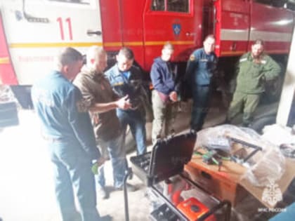 Огнеборцам Комсомольского района подарили новые мотопомпы