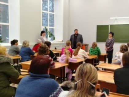 РУКОВОДИТЕЛИ ГОРОДА ОБСУДИЛИ С РОДИТЕЛЬСКОЙ ОБЩЕСТВЕННОСТЬЮ ВОПРОСЫ КАПИТАЛЬНОГО РЕМОНТА  ШКОЛЫ №9