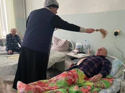 Клирик Никольского кафедрального собора посетил Тейковскую центральную районную больницу