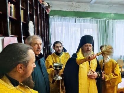 Епископ Шуйский и Тейковский Иоанн освятил производственные помещения Холуйской художественной фабрики лаковой миниатюры