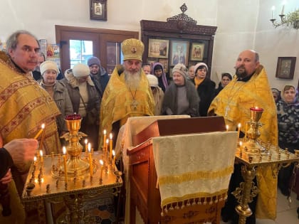 Протоиерей Павел Пономарев по завершении Божественной Литургии, в сослужении соборного духовенства совершил праздничный молебен