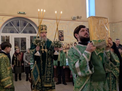 Епископ Шуйский и Тейковский Иоанн совершил Божественную литургию в храме преподобного Серафима Саровского в г. Южа