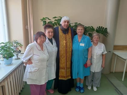 Клирик Никольского кафедрального собора города Тейково, протоиерей Андрей Андронов посетил Центральную районную больницу города Тейково