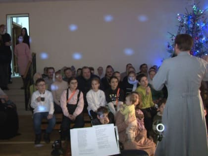 В помещении воскресной школы при Никольском кафедральном соборе города Тейково прошел Рождественский творческий вечер «На приходе у камина»