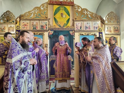 Епископ Шуйский и Тейковский Иоанн возглавил Божественную литургию в Никольском храме села Воскресенское Лежневского благочиния.