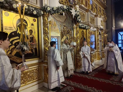 Архиерейское богослужение в Воскресенском кафедральном соборе