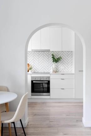 CLifton Hill Melbourne kitchen renovation. WHite archway entrance to the kitchen