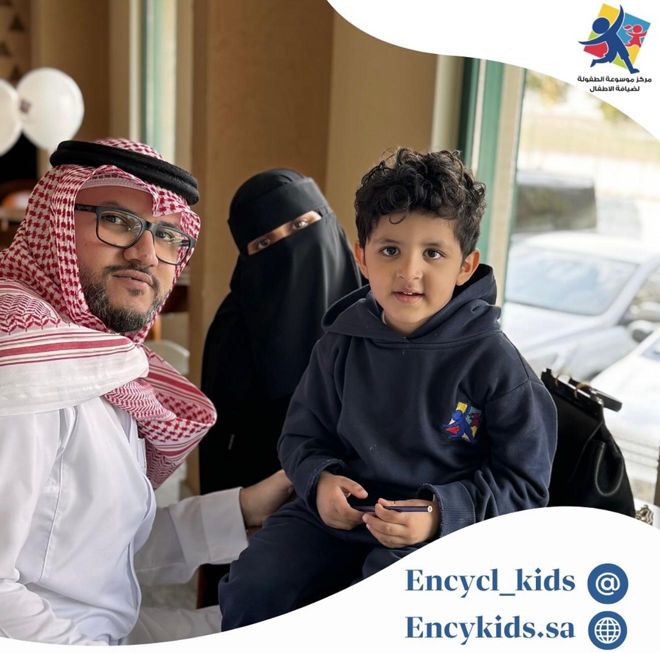 لحظات دافئة تجمع الأسر بأطفالهم