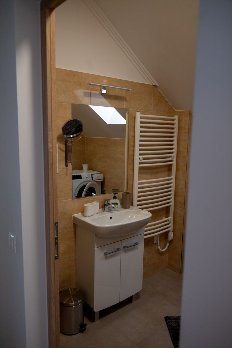 Emeleti Apartman