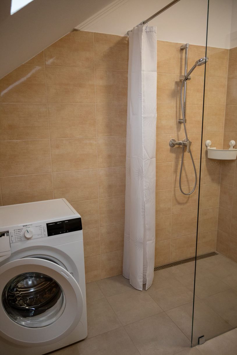 Emeleti Apartman