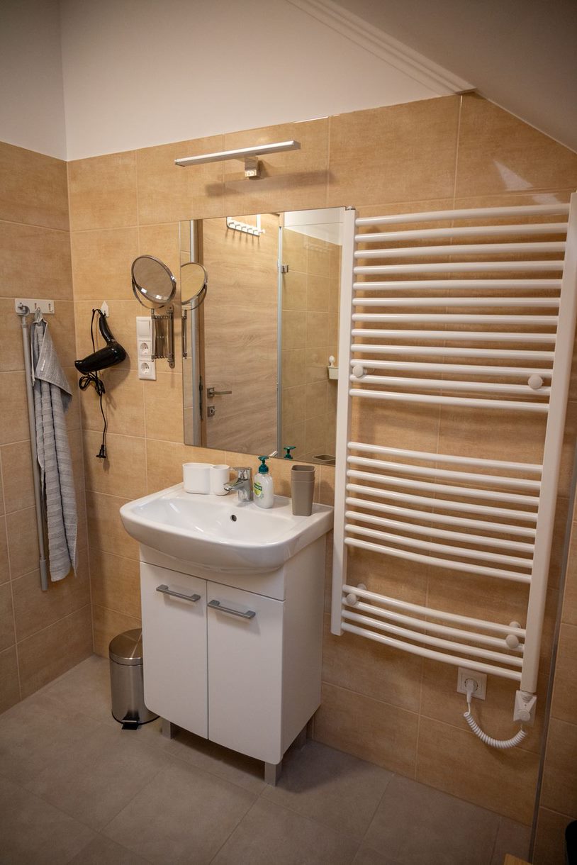 Emeleti Apartman