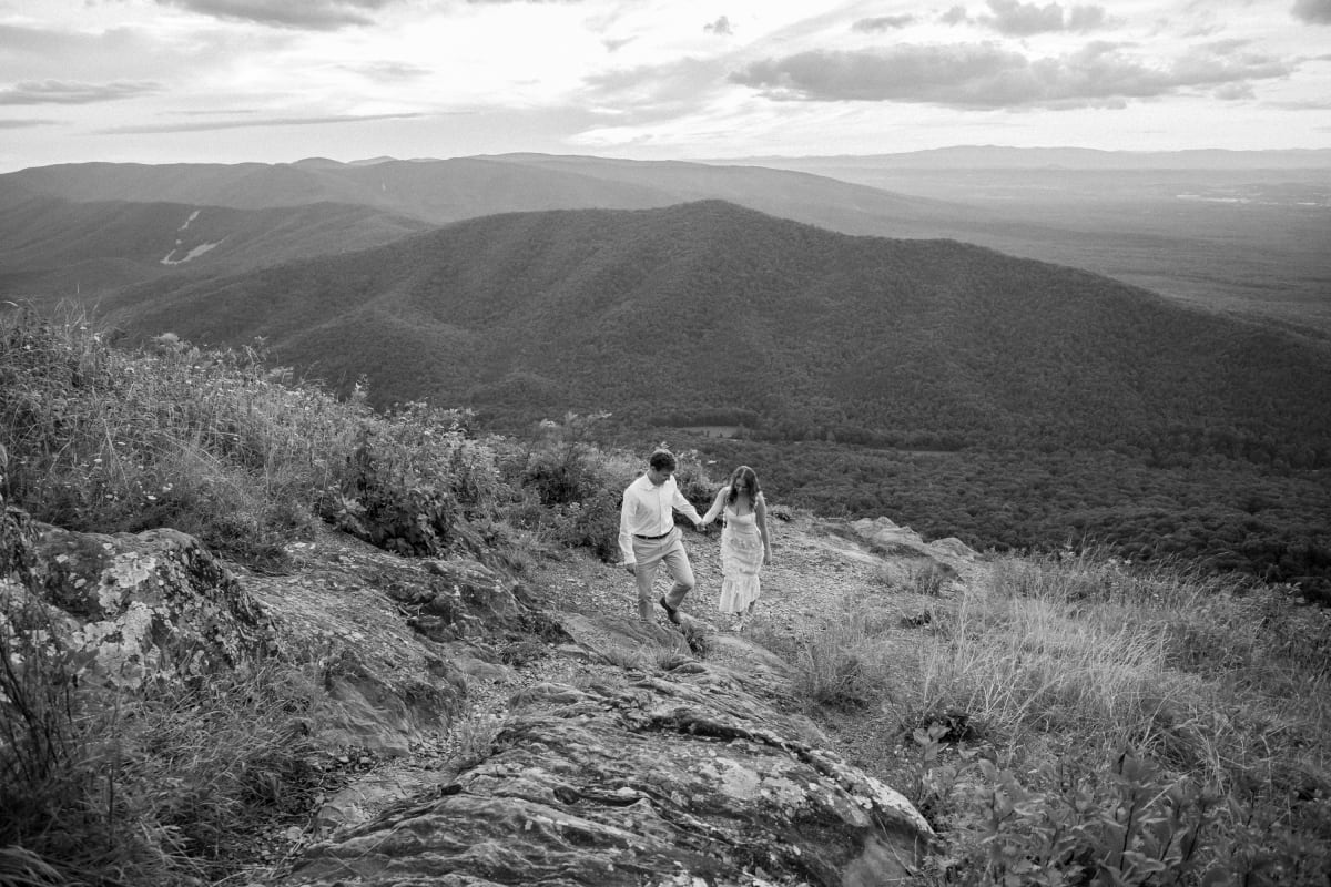 Couple's portraits at Raven's Roost Overlook