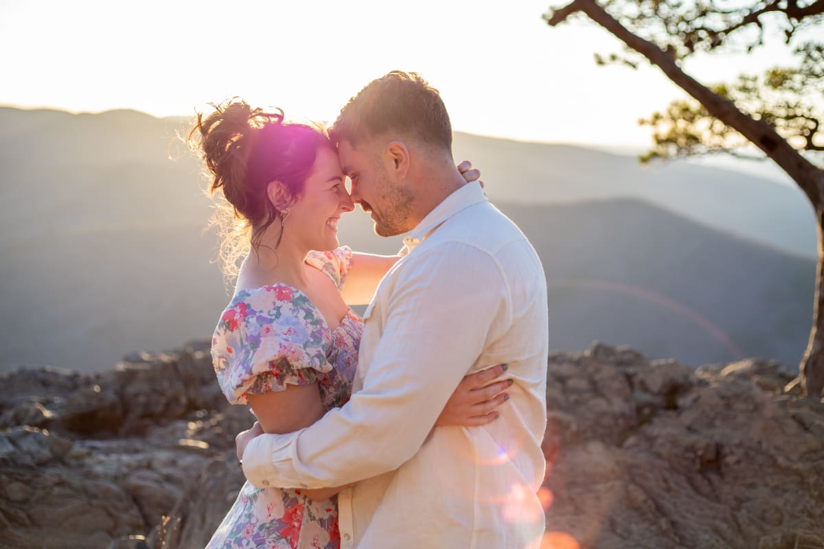 Golden hour couple's portrait at Raven's Roost Overlook