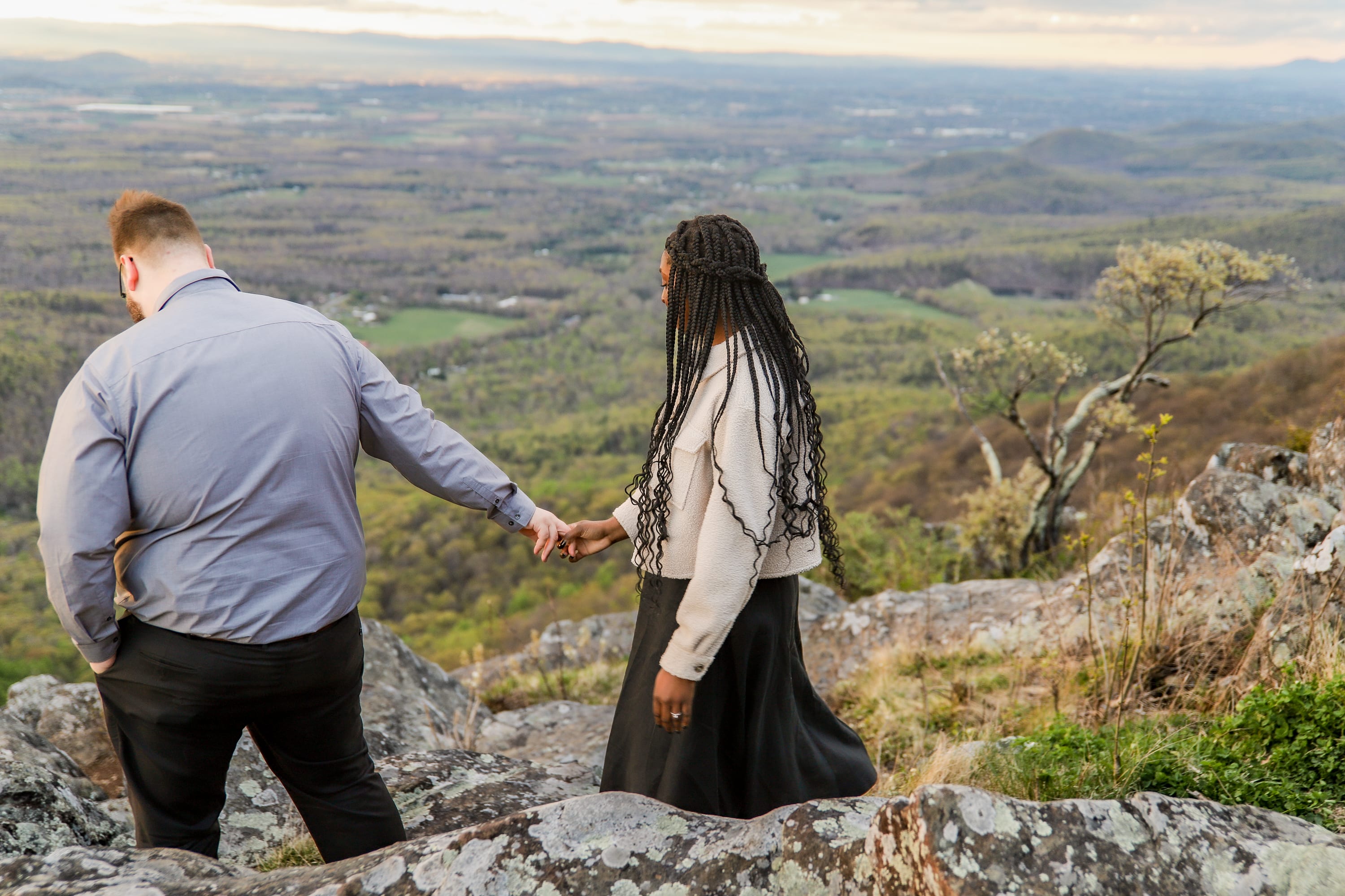Couple walking along the mountainside of Raven's Roost Overlook on the Blue Ridge Parkway, Virginia