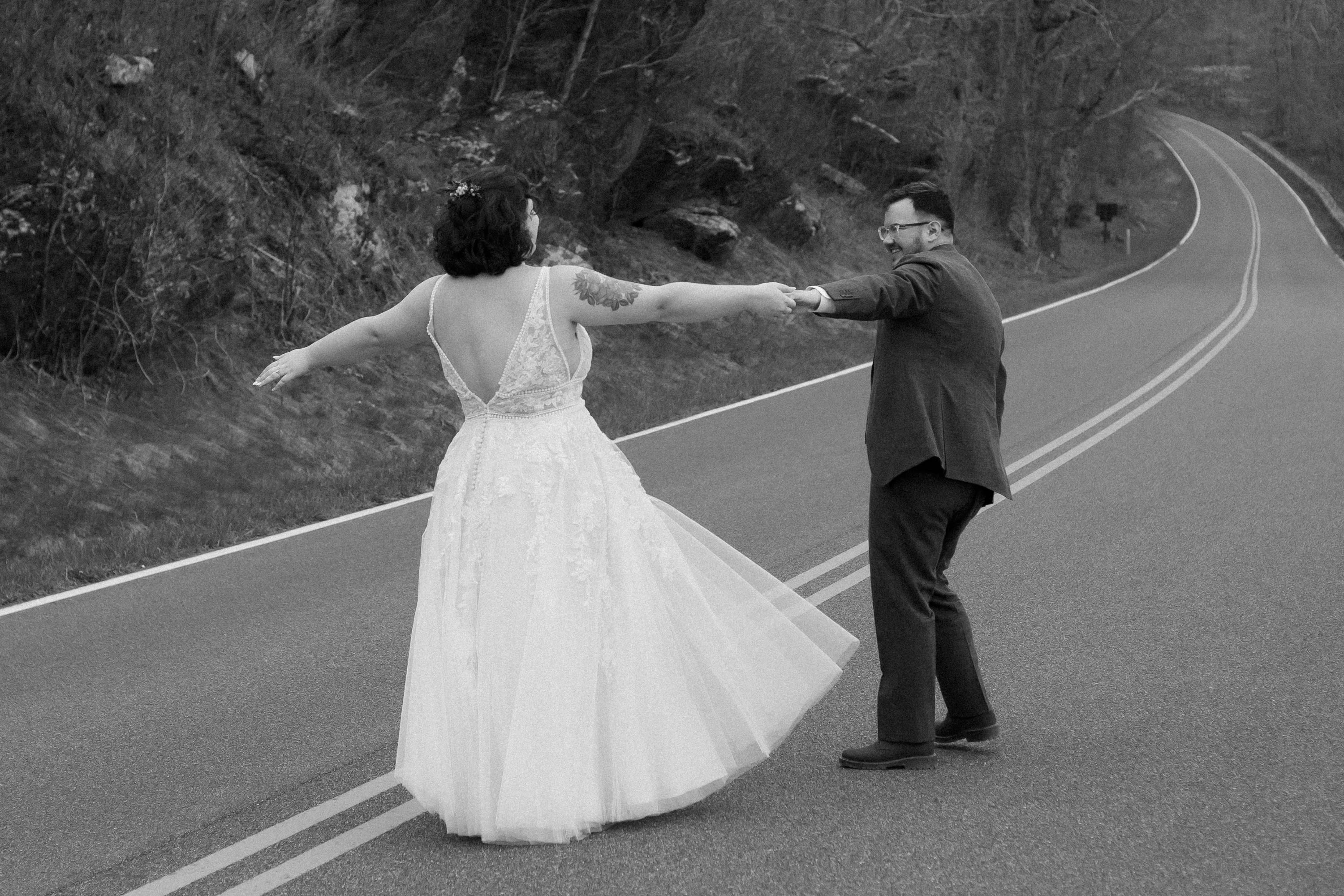 Couple dancing during their Shenandoah elopement
