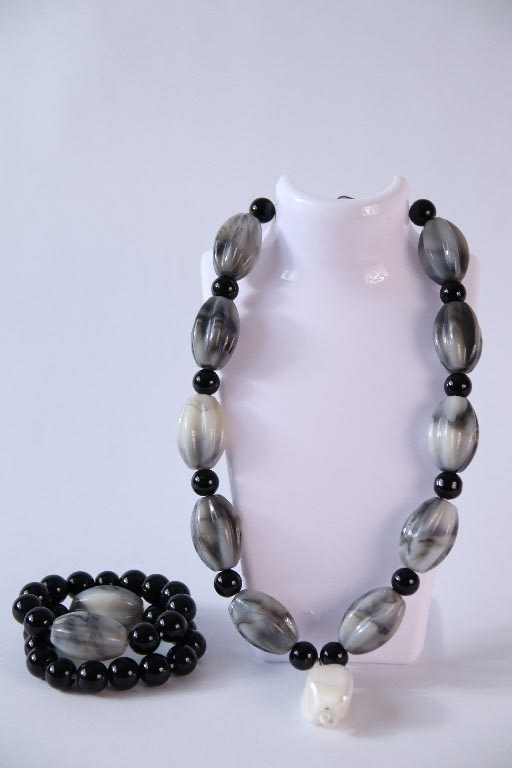 Shadowroot Gleam – Gray & Black Coordinated jewellery Set (Nsoroma)