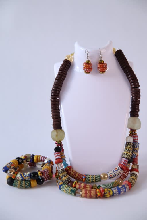Colourroot Trail – Multicolour & Gold Coordinated jewellery Set (bantama)