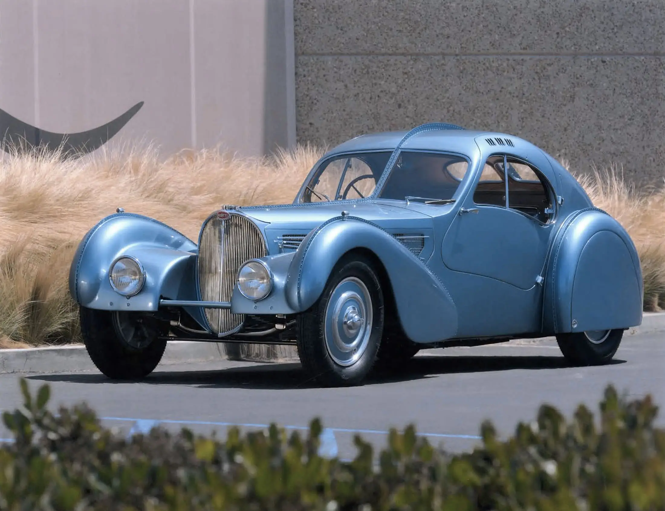 Discover the Fascinating History and Popularity of Classic Cars