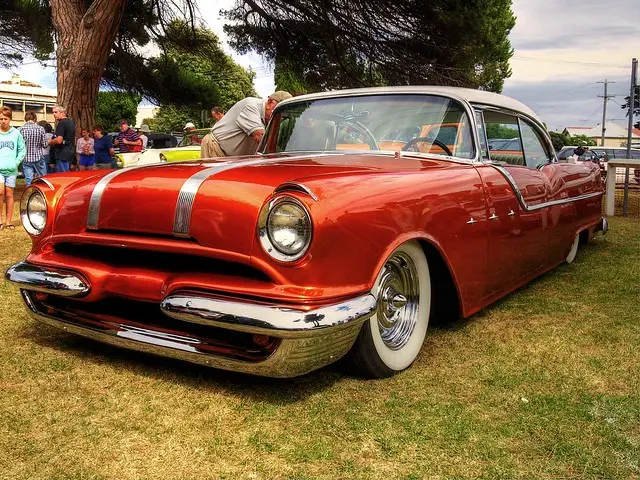 Discover the History of the 1955 Pontiac Chieftain A Classic American Car