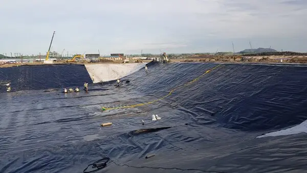 Bạt HDPE Đen  Bảo Vệ Môi Trường Và Nâng Cao Hiệu Quả Sản Xuất