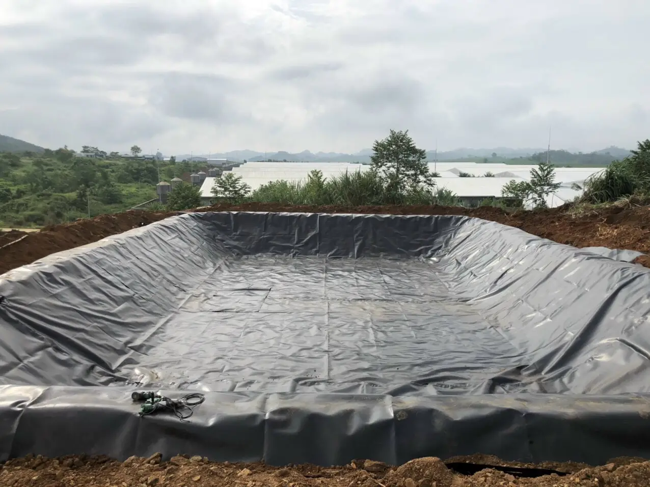 Bạt HDPE Đen  Bảo Vệ Môi Trường Và Nâng Cao Hiệu Quả Sản Xuất