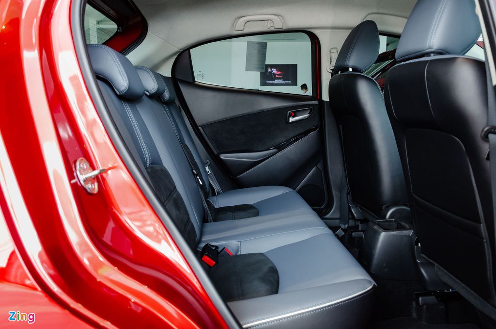 Khoang hành khách cabin Kia Mazda 2