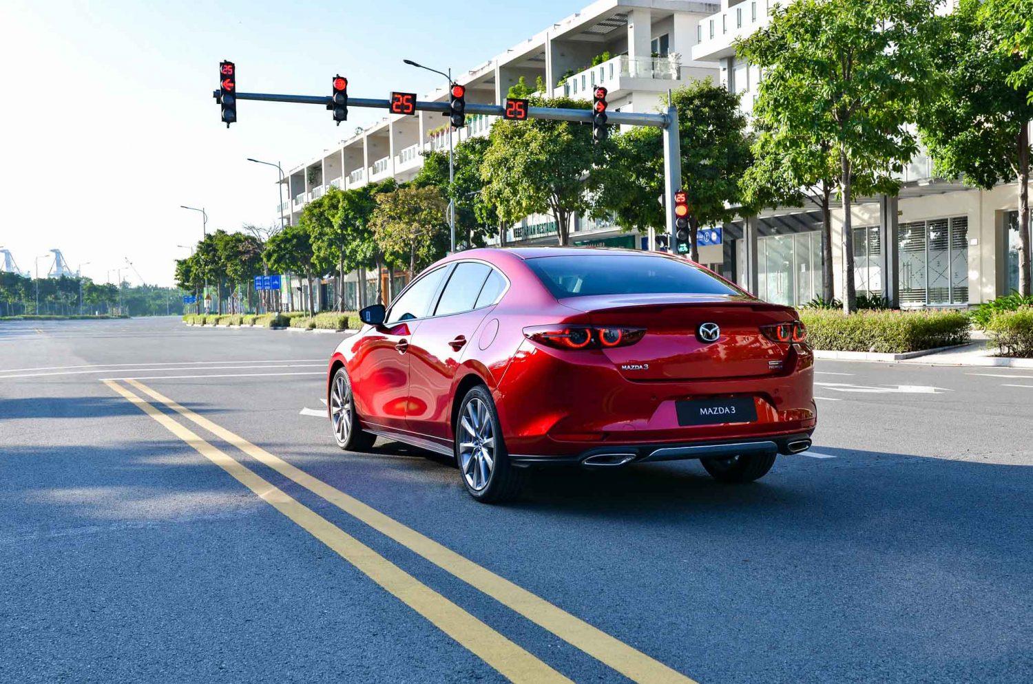 Đuôi xe Kia Mazda 3