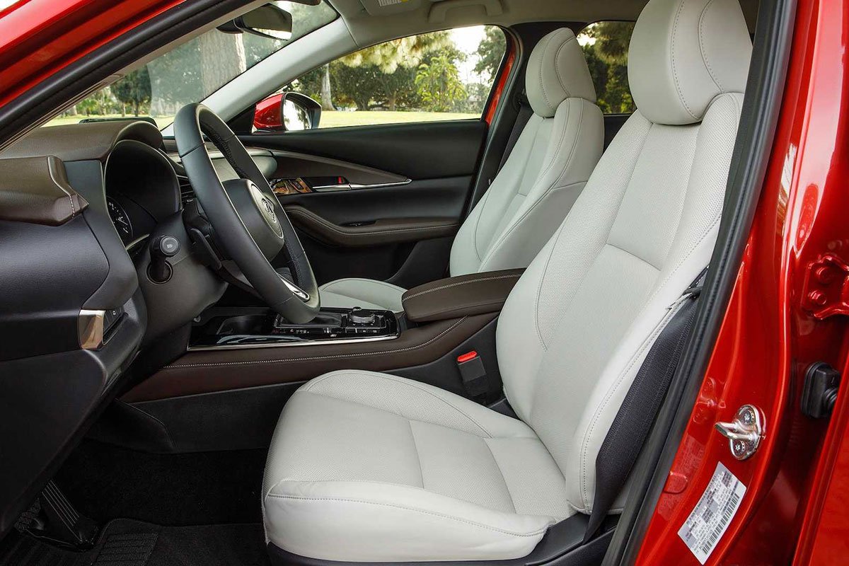 Cabin Khoang lái xe KIA Mazda CX30