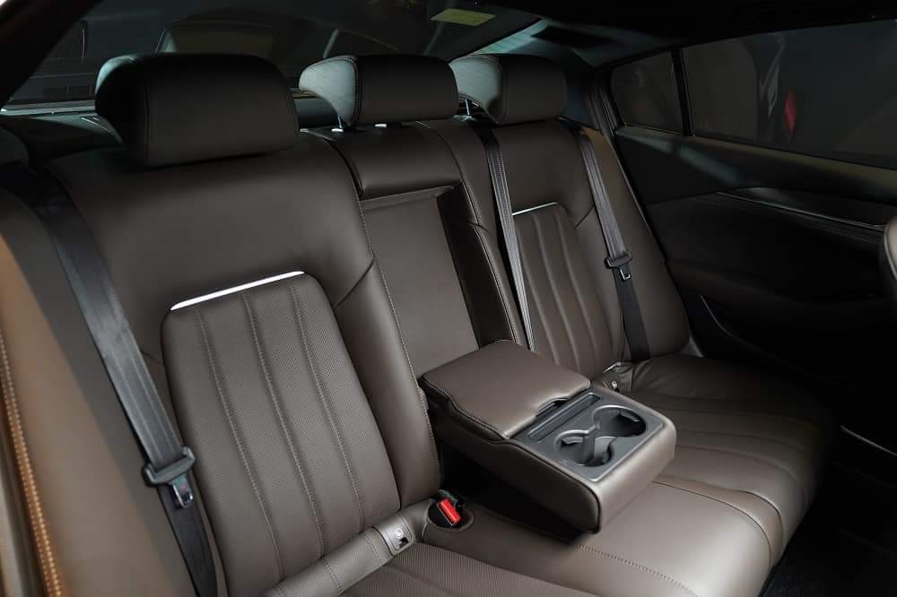 Khoang hành khách Kia Mazda 6